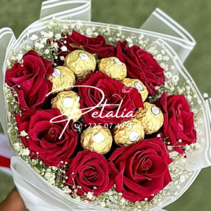 Bouquet - Roses, Gypsophile et chocolats Ferrero
